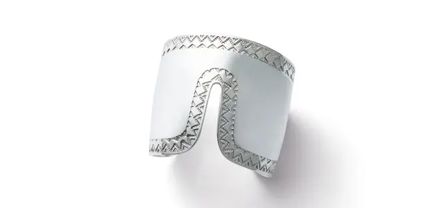 バングル￥93,500／ノウン（ノアーク）