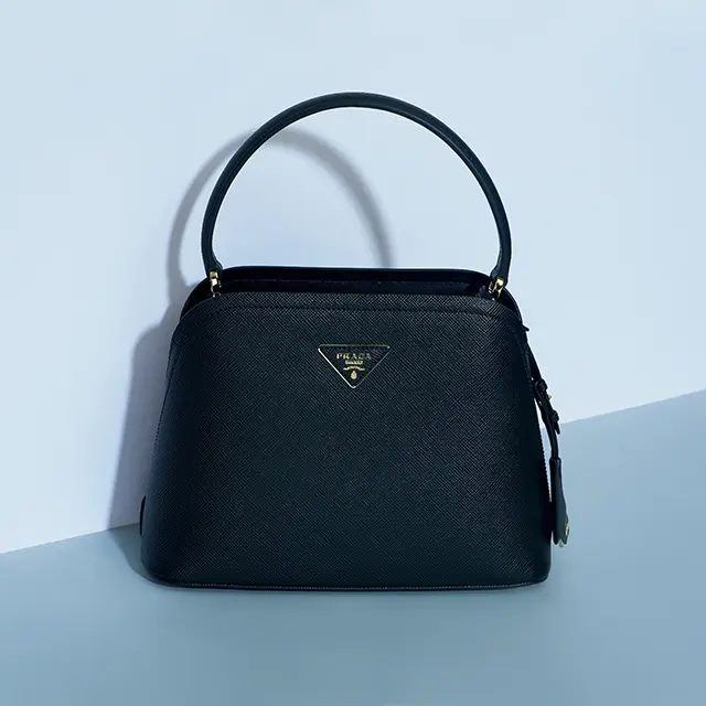 立てたときも美しい台形フォルムを キープする、才色兼備なバッグ