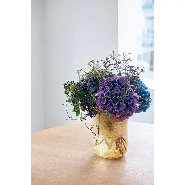 光はひとつ。 当てる向きで印象が変化