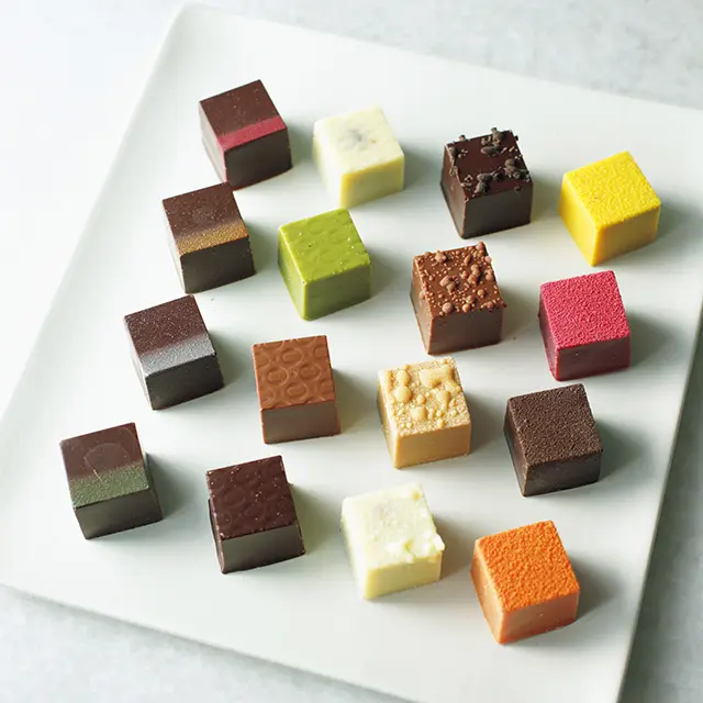 箱を開けた瞬間の楽しい驚き。 カラーストーンのような美しさ