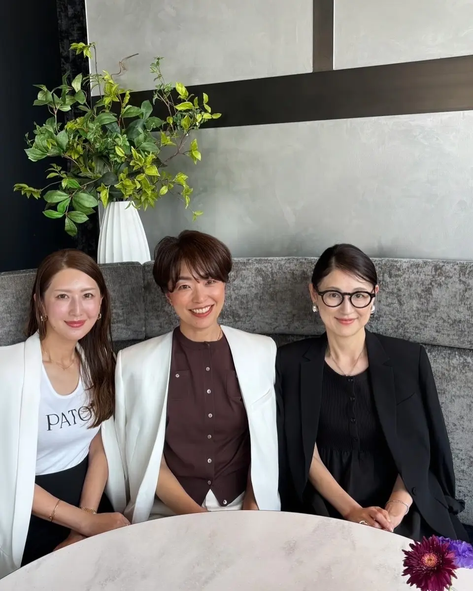 差しブラウンで優しい印象に、白のジャケッの画像_4