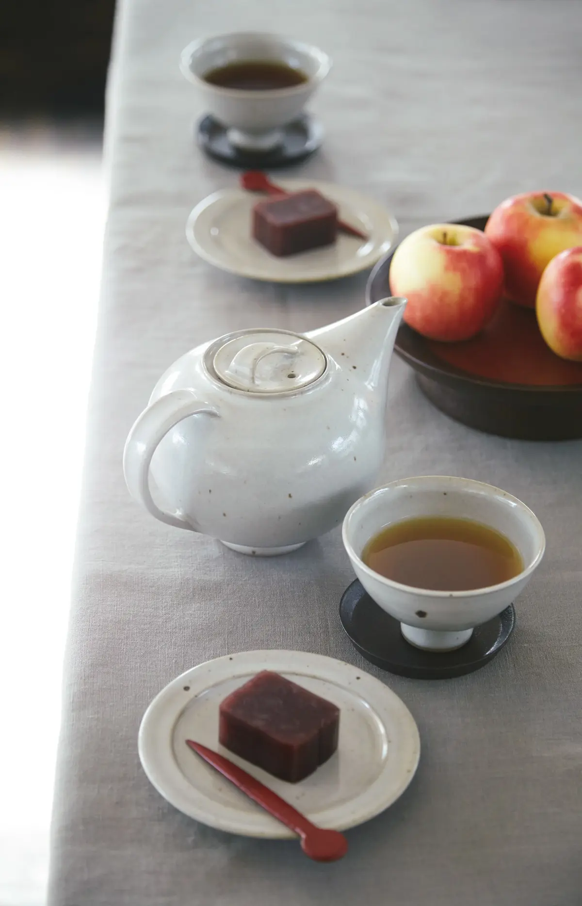 食卓を旬にコーディネートする　グレーカラの画像_3