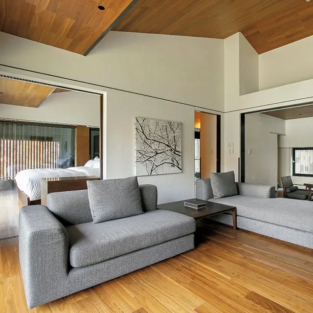 木や石など、自然素材の質感を生かしたミニマムなインテリア。