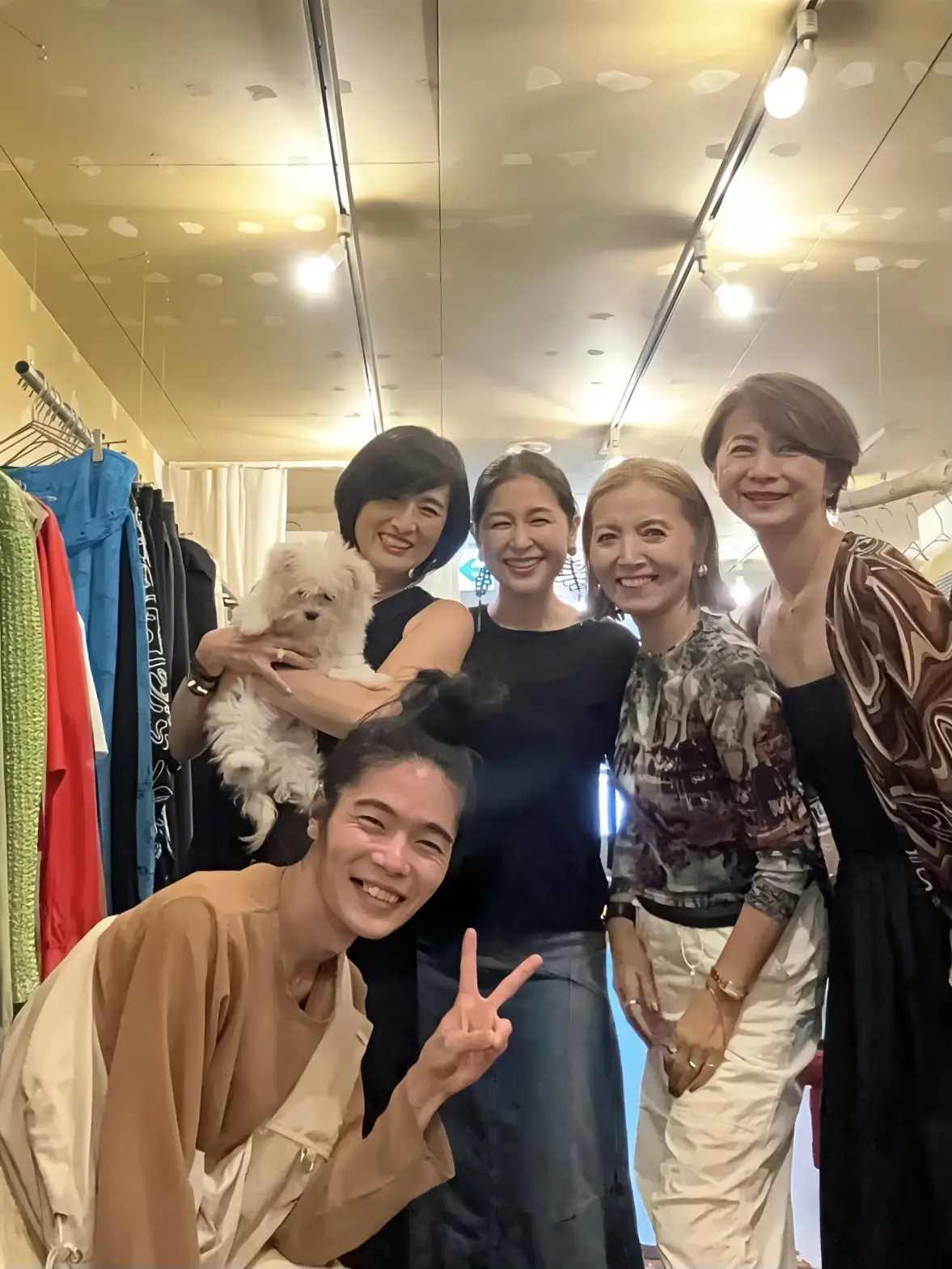 初秋に大活躍！半袖黒ニットの着回しお出かの画像_12