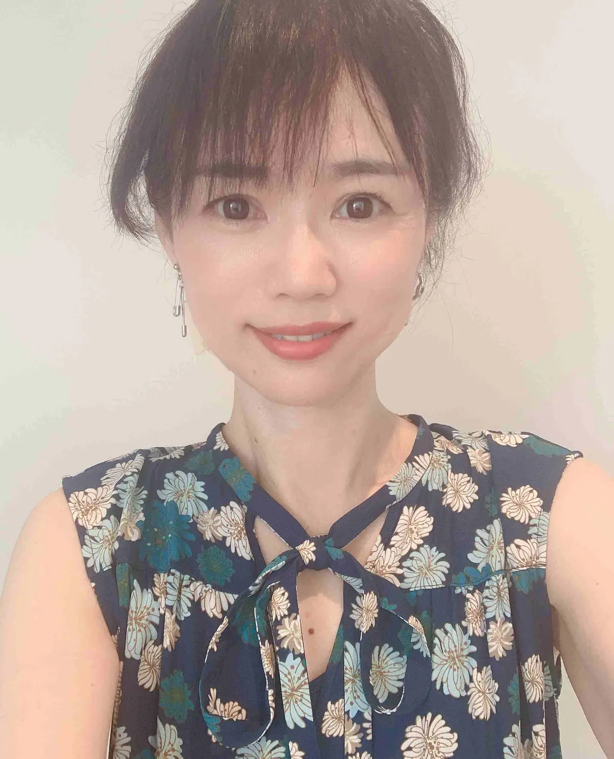 夏のおしゃれ　ノースリーブワンピースの画像_3