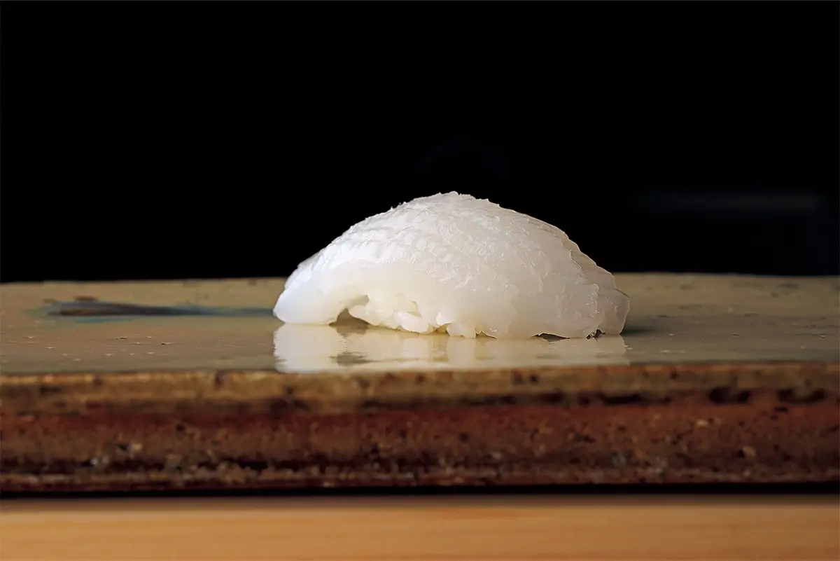 「あおりいかの握り」は名刺がわりの1貫目に