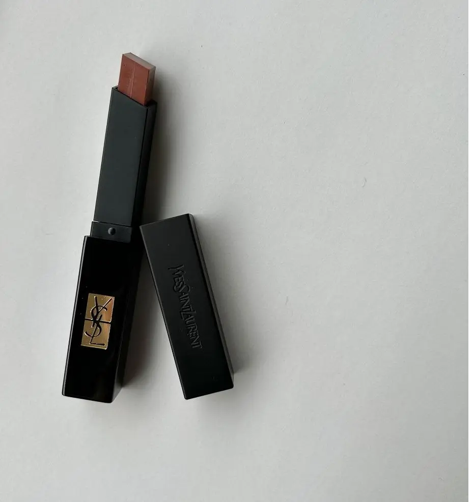 イヴ・サンローラン・ボーテ／ルージュ ピュールクチュール ザ スリム ベルベットラディカル 319 ￥6,490（2月9日発売）