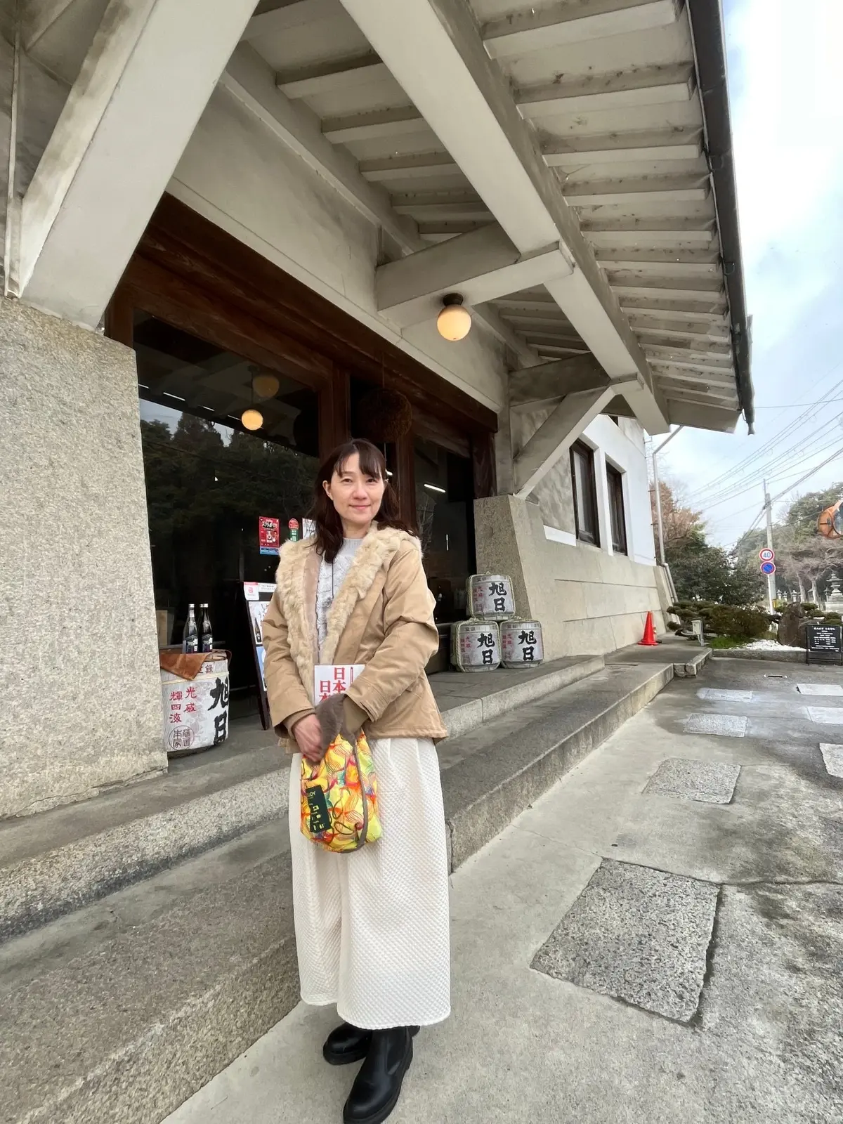 藤居本家前で。本当に立派な蔵元でした。ありがとうございました。