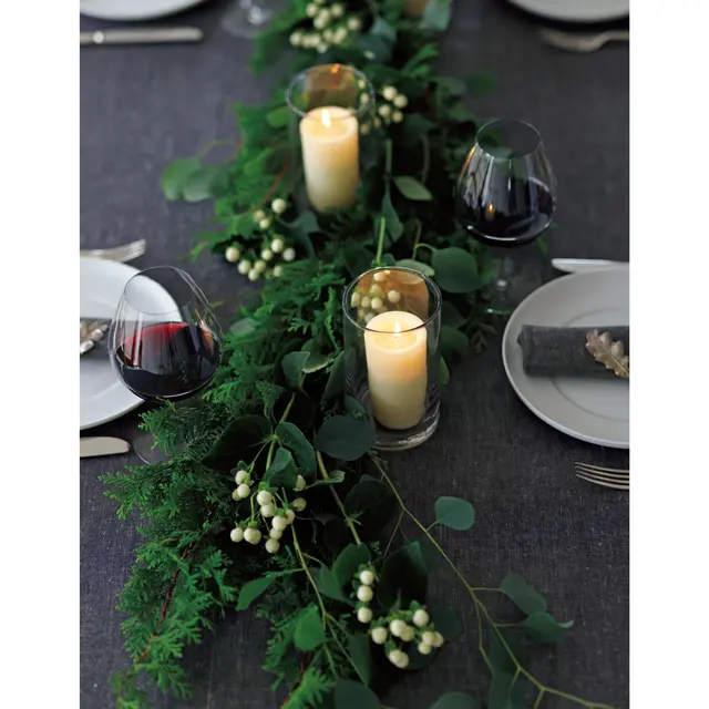 重ね置きするだけで様になる爽快テーブルガーランド