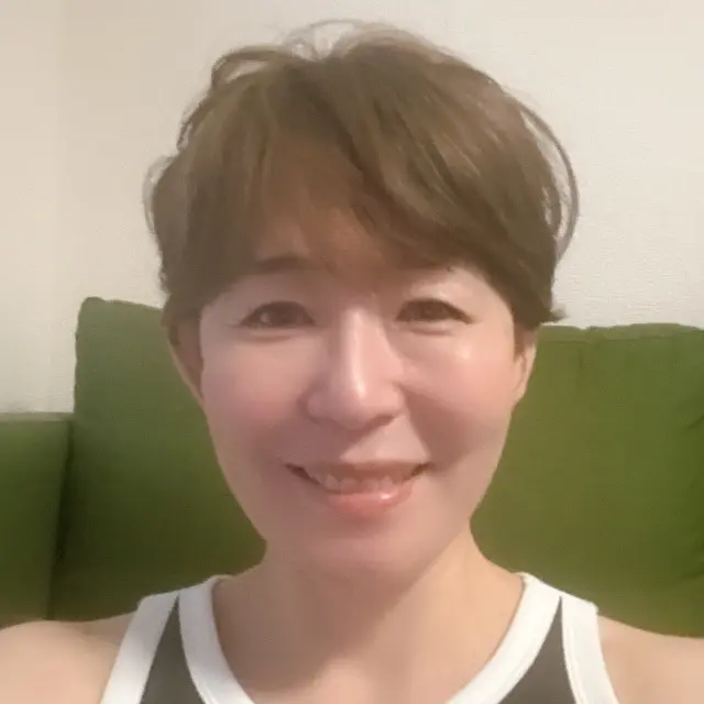 大人ショートに映えるまつげ。髪と目元でつの画像_2