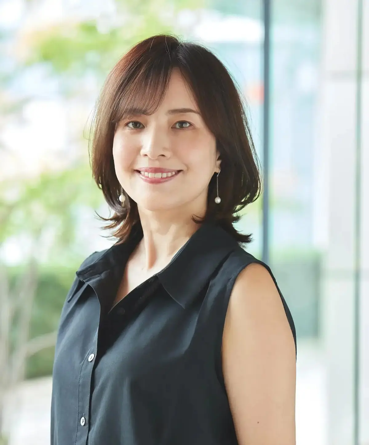 50代に人気上昇中！上品な華やかさ「冬のミディアムヘア」51選