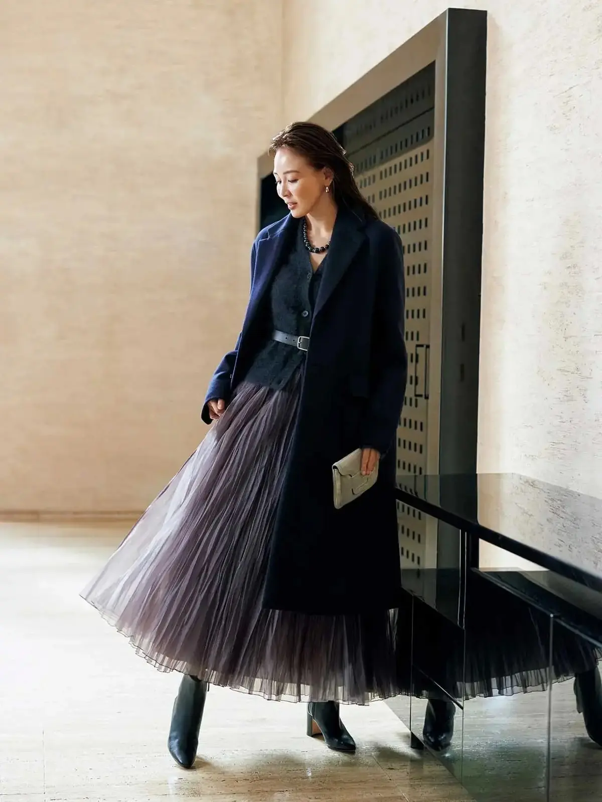 50代の冬のおしゃれは「華やかなスカート」で上品に着映える