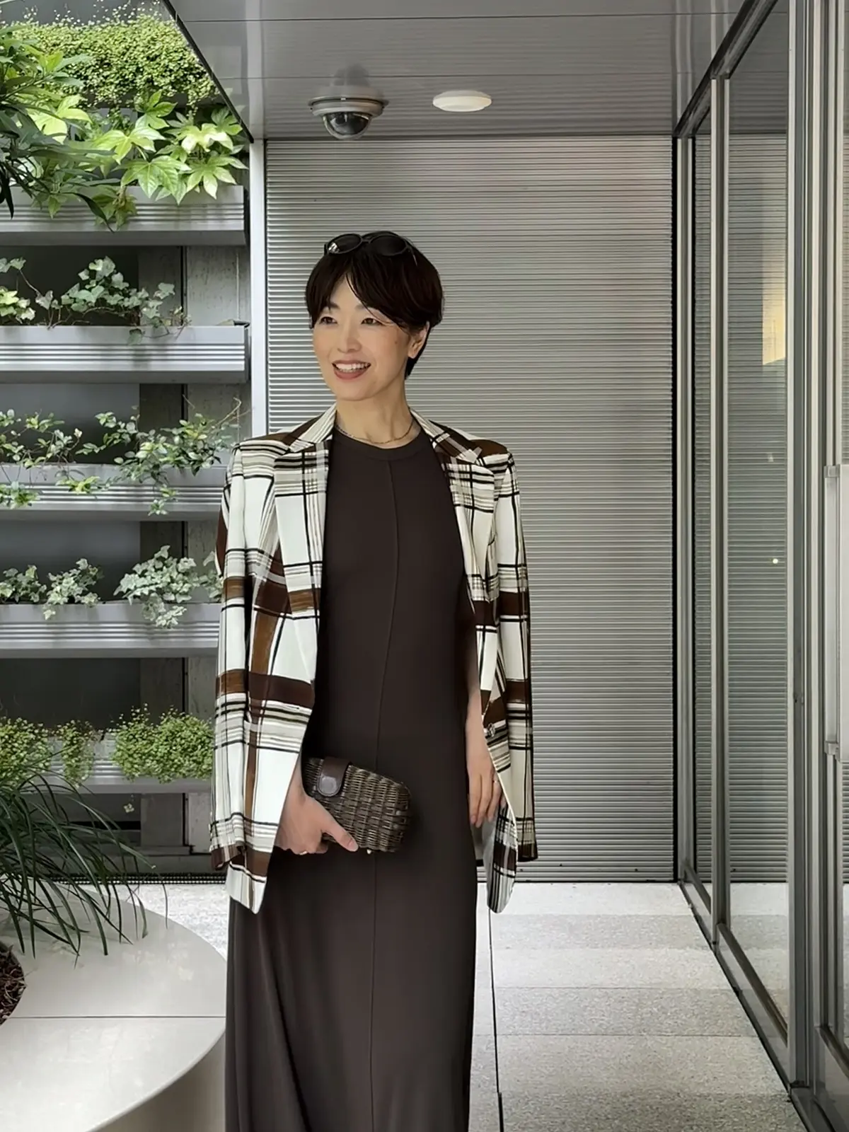 自ずと手に取る、夏のブラウンスタイルでバの画像_4