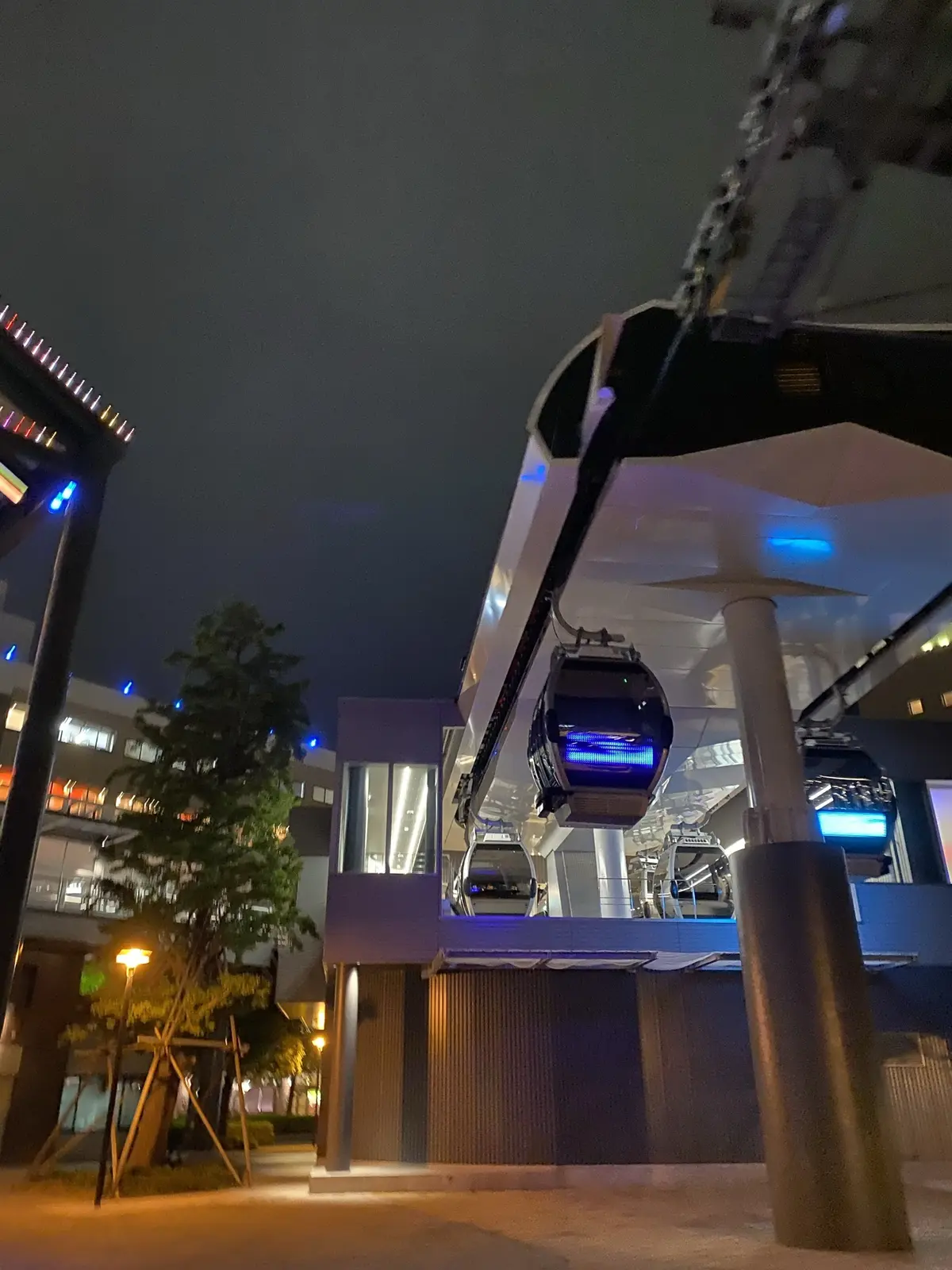 相性抜群ネイビー×カーキと横浜夜景の画像_4