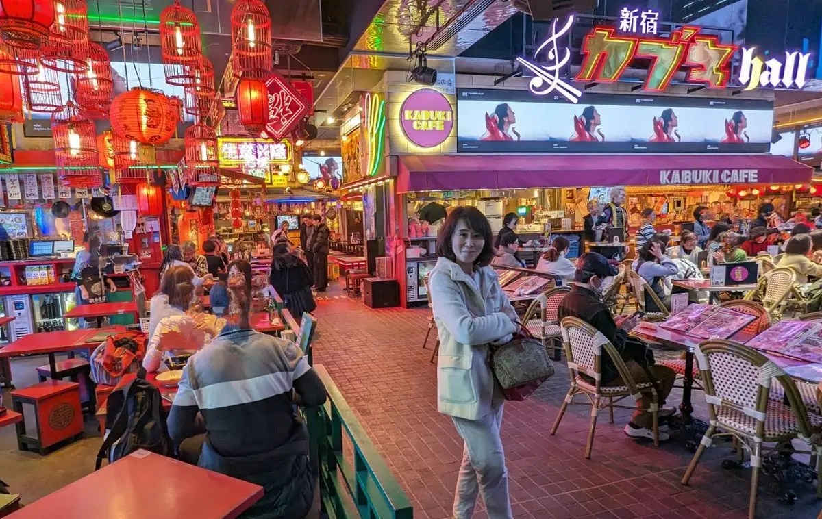 冬のホワイトコーデで東急歌舞伎町タワー《の画像_7