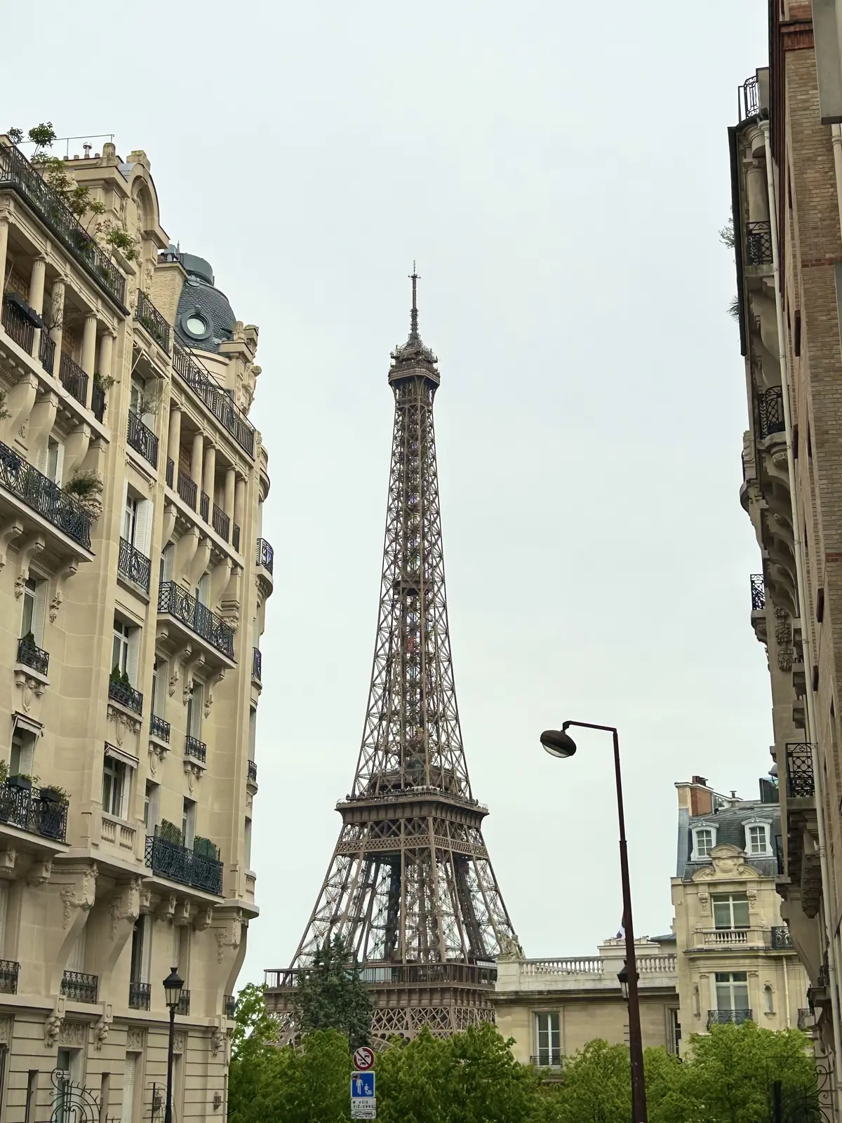 エッフェル塔　 パリ旅行で絶対に行きたい10の場所