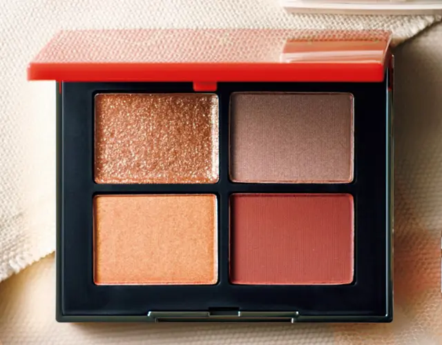 クワッドアイシャドー 02459（限定発売）¥6,160／ナーズ ジャパン