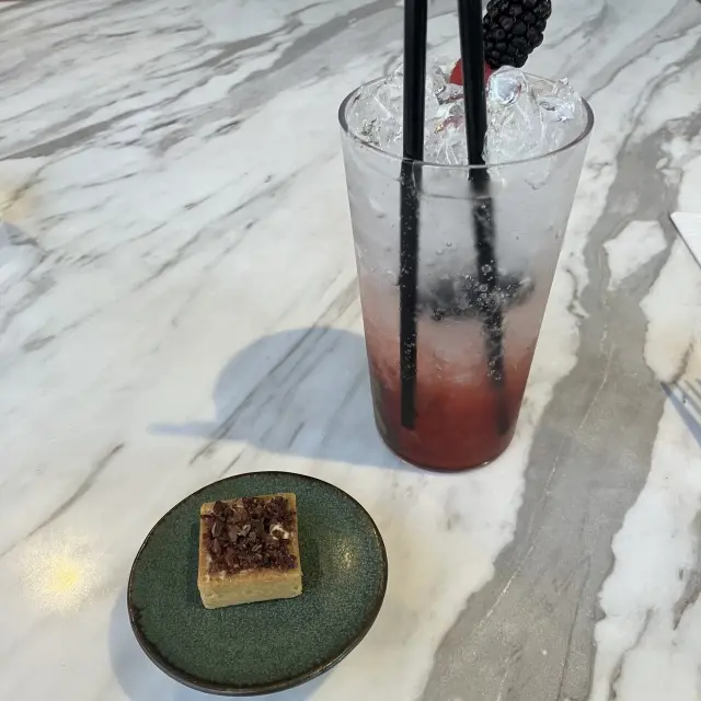 友人と過ごす快適レストランの画像_7