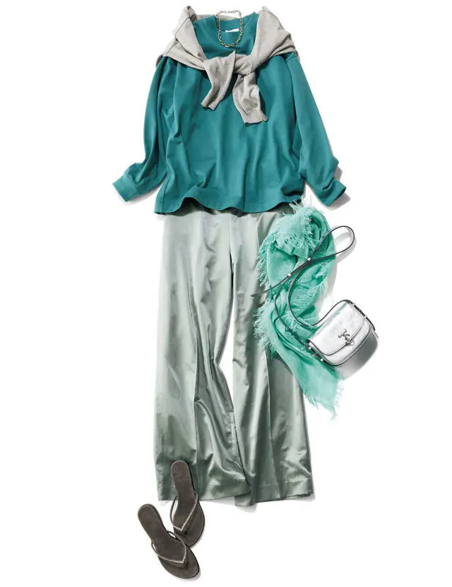 ツヤカーキを組み合わせればグリーンに女らしいニュアンスが加わる