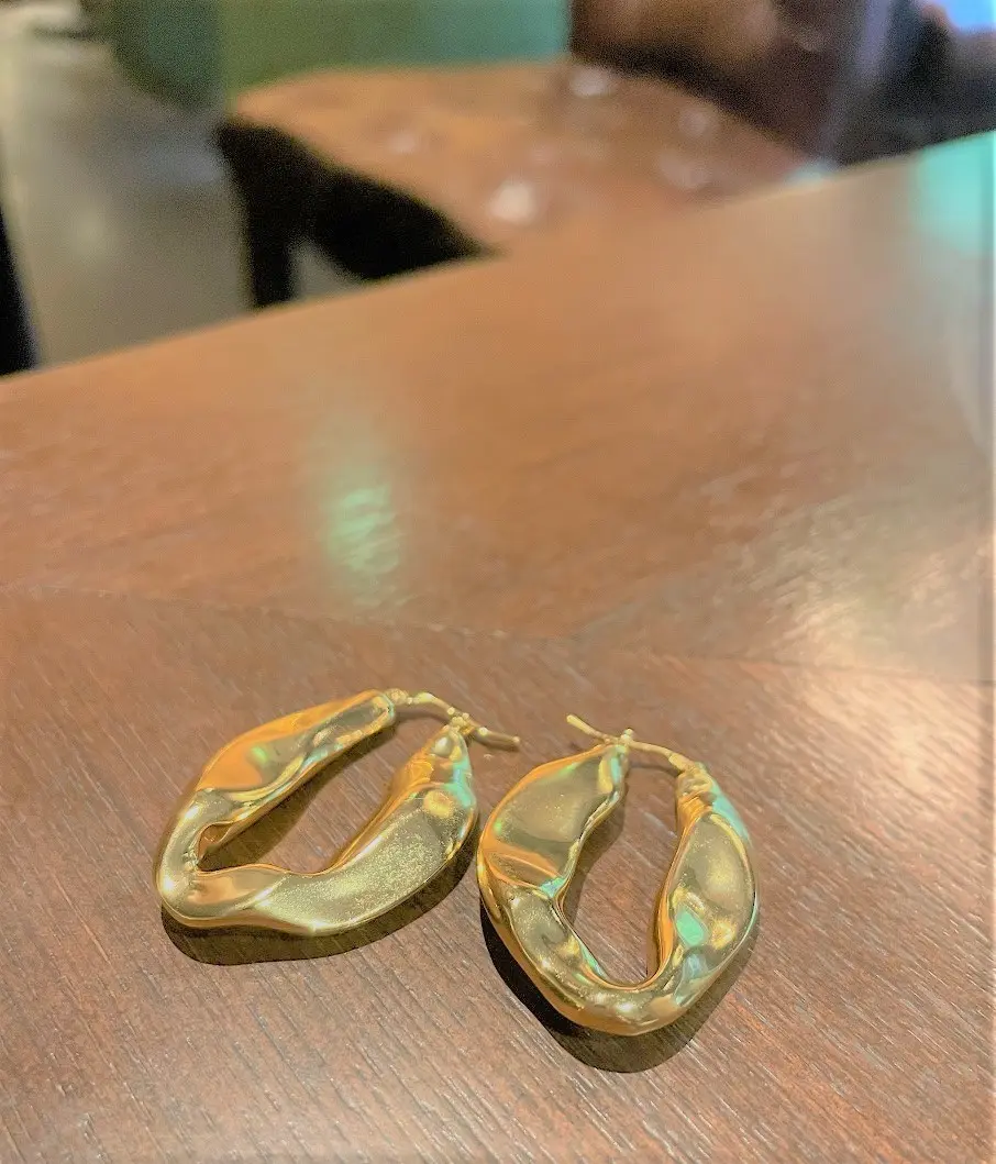 ZARAの秋色夏素材のサロペットで雨の南の画像_7