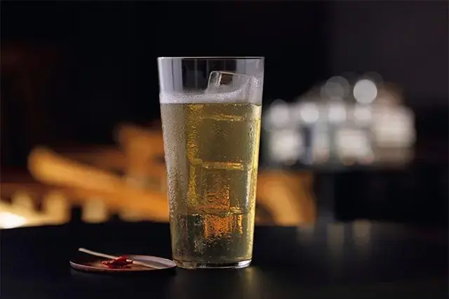 野生のゴーヤ、梅とシダーのリキュール、金萱烏龍茶のカクテルNTD420　