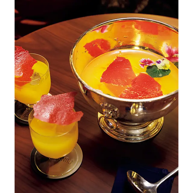 パンチとは、サンスクリ ット語で5を意味するパ ンチに由来し、イギリス で発展したスパイスや果 物などを用いたカクテル。 