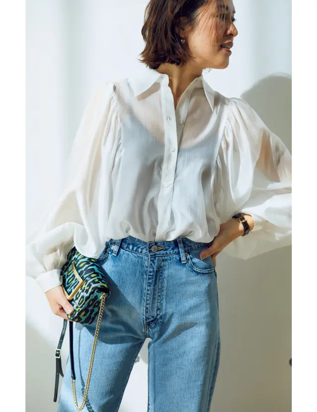 白シャツコーデの大草直子さん