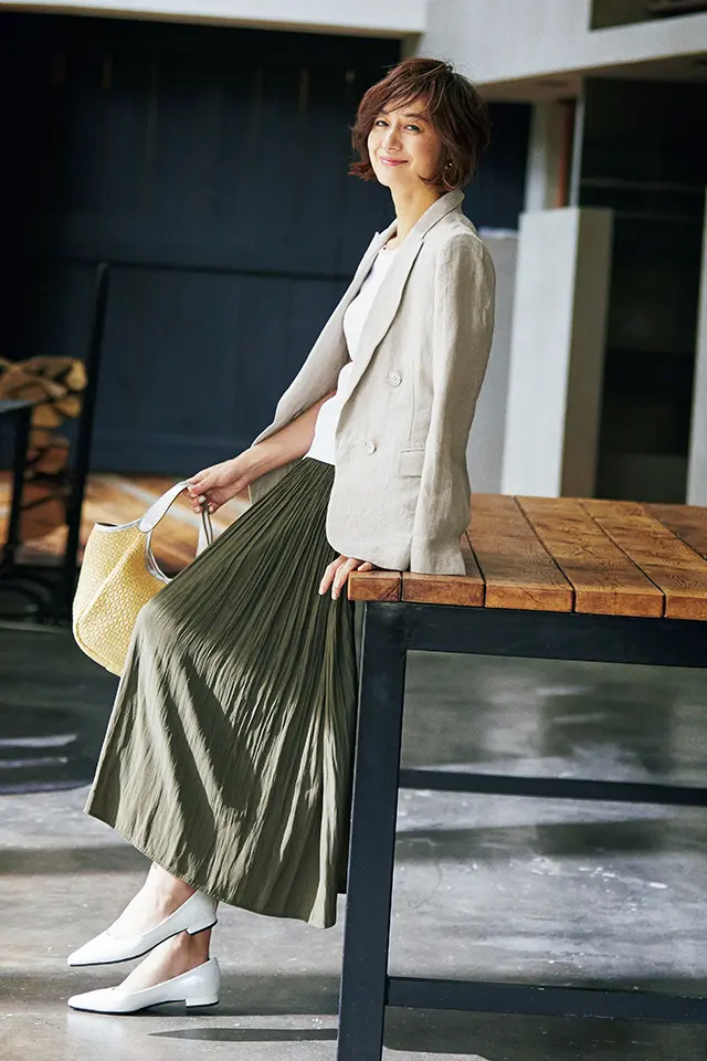 プリーツスカートとのコーディネートで楽しむ今どき感のある着こなし