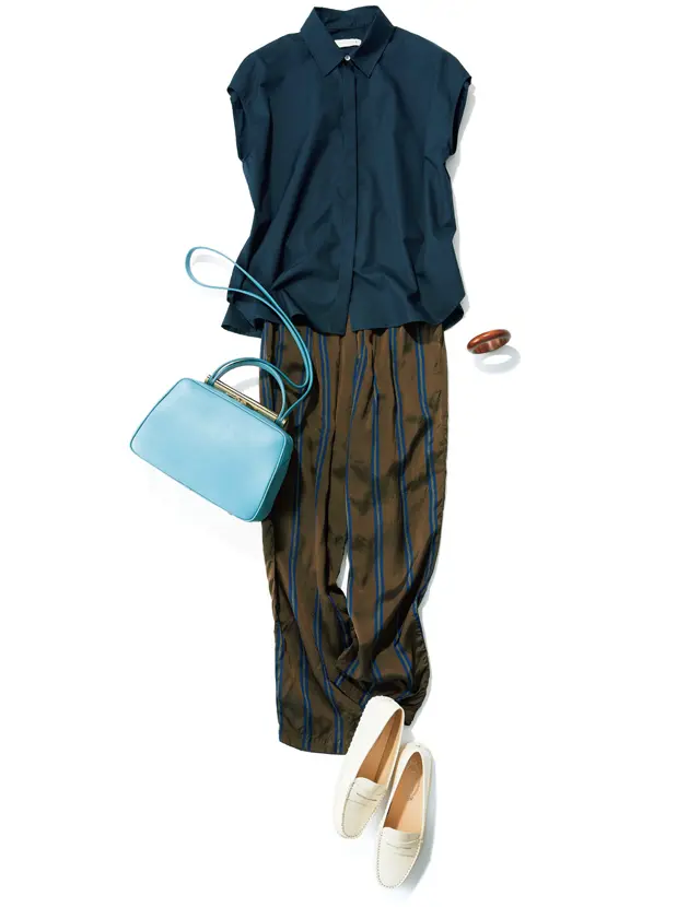 ストライプ柄は落ち着いた色みで全身をコーディネート