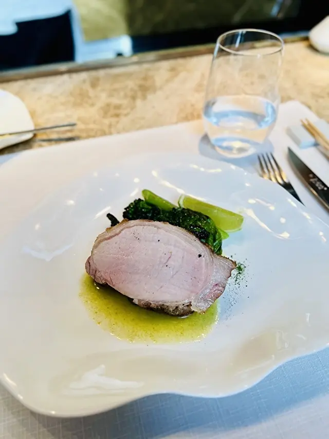 メインの豚肉料理