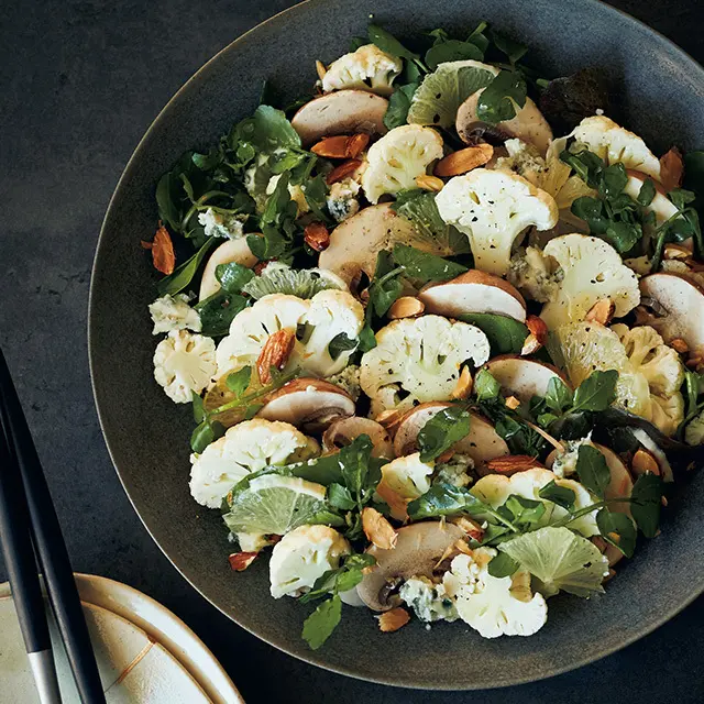 カリフラワー、マッシュルーム、 ゴルゴンゾーラのサラダ