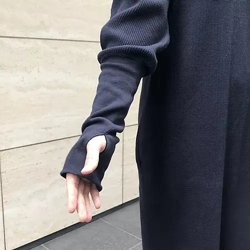 【50代 ファッション】意外。「ネイビーの画像_17