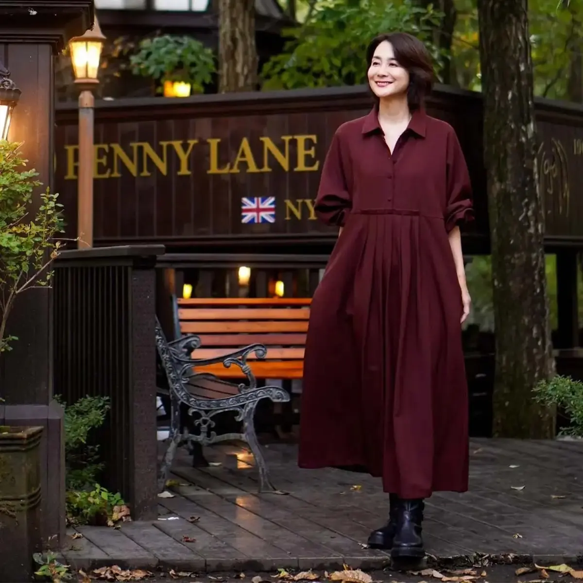 【50代の秋旅コーデ5選】動きやすくて移動も楽ちん！グレーやベージューなど秋らしい色合いを取り入れて季節感もプラス