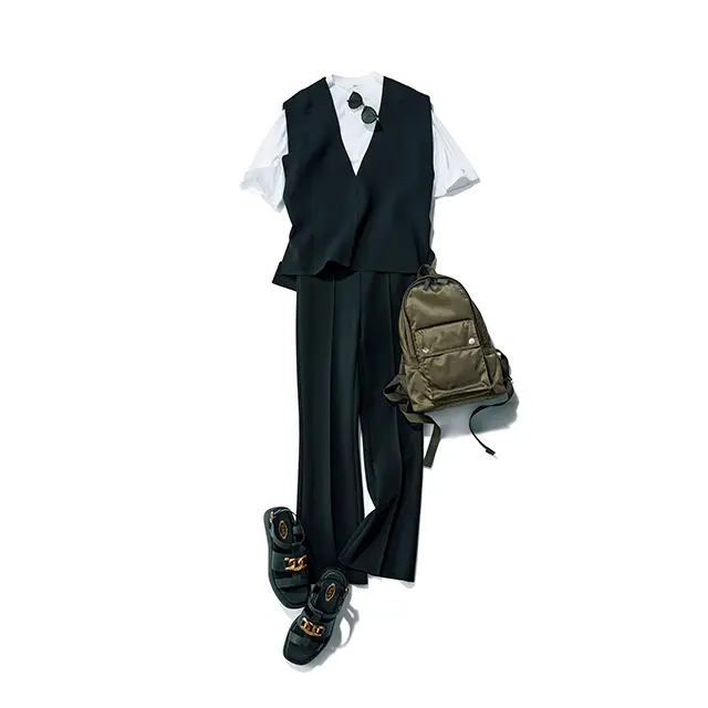 ミラノリブのセットは深いVネックでシャープなイメージに