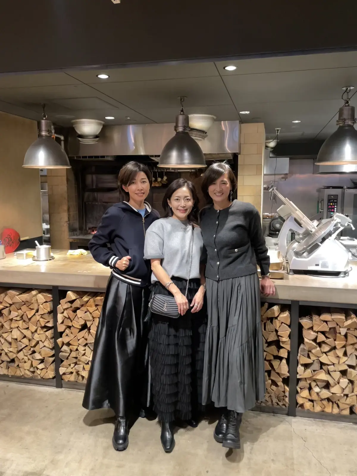 グレーコーデで華組横浜ランチの画像_1