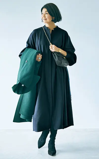 シンメのネイビーワンピースコーデの松井陽子さん