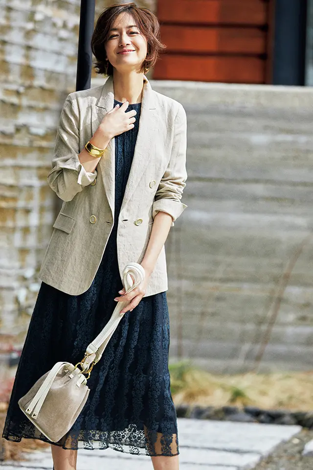 ワンピースに合わせてこなれ感のあるお出かけスタイルに