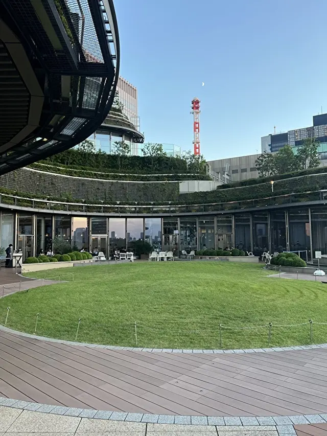 外は屋上テラスのようになってるのでこれまた気持ち良いです！