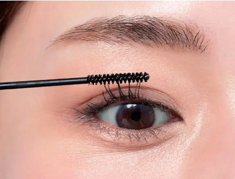 3.繊細な美しさと存在感を両立させるマスカラのコツ