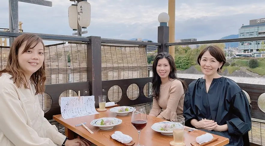 涼しくなってきた川床で京料理を楽しむの画像_2