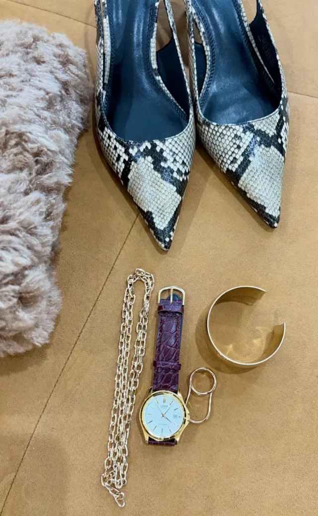 GU　エイチアンドエム　バングル　プチプラアクセサリー　パイソン柄　サンダル　秋コーデ