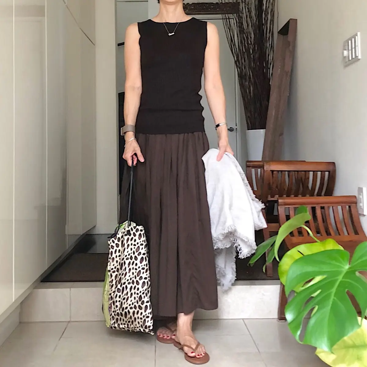 チョコレート色コーデと桃のパスタの画像_2