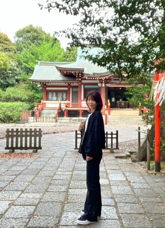 PUMAメイズ　GU スリムフレアジーンズ黒スニーカー　オリーブサンド　terakoya 吉祥寺　ワンハンドグルメ　アサイーボール　武蔵野八幡宮　御朱印　PUMAメイズ