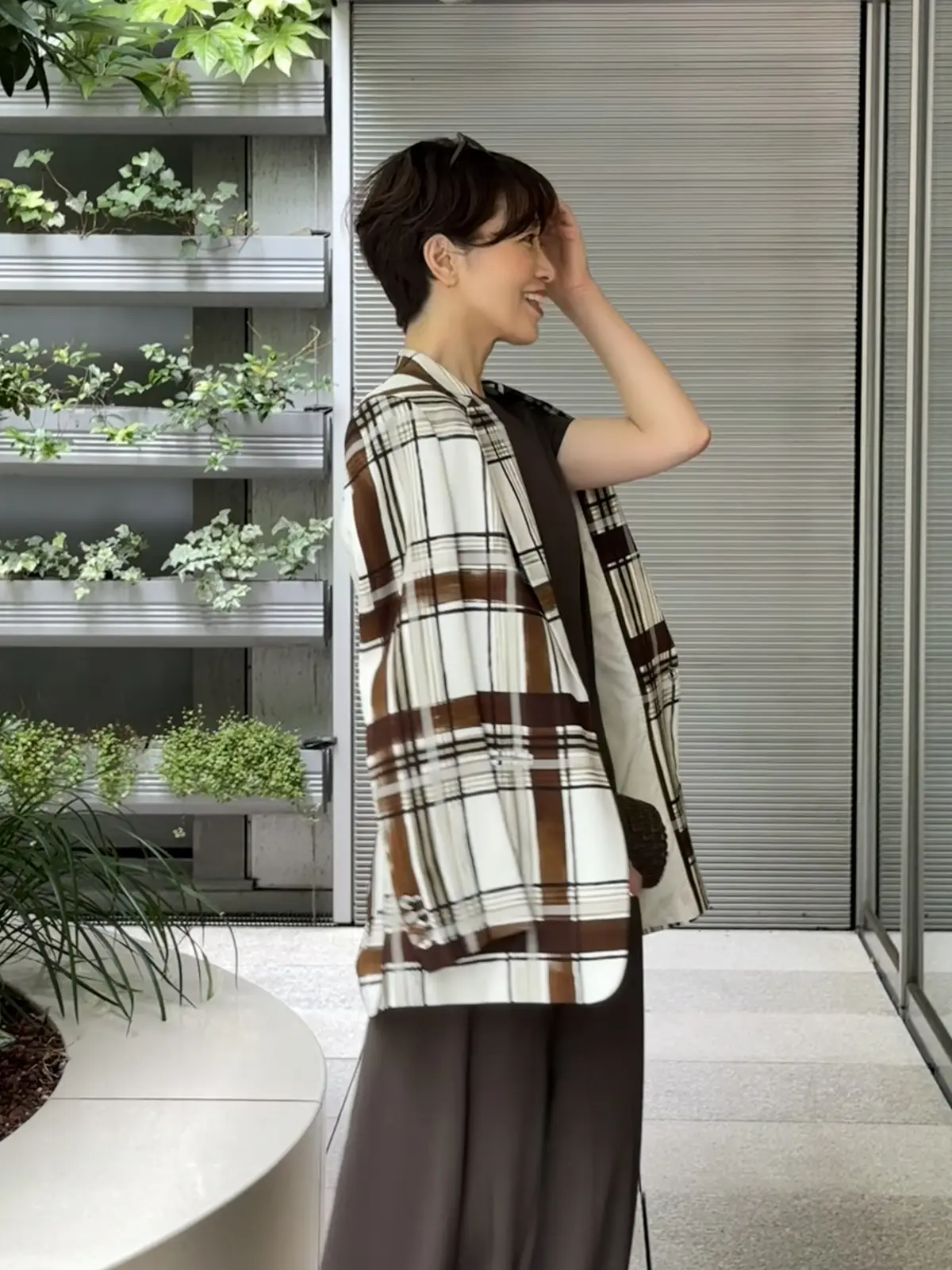 自ずと手に取る、夏のブラウンスタイルでバの画像_2