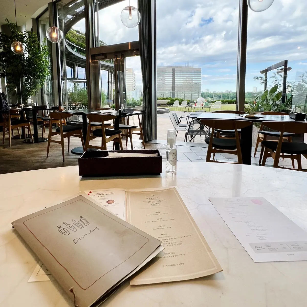 DRAWING HOUSE OF HIBIYAの店内写真