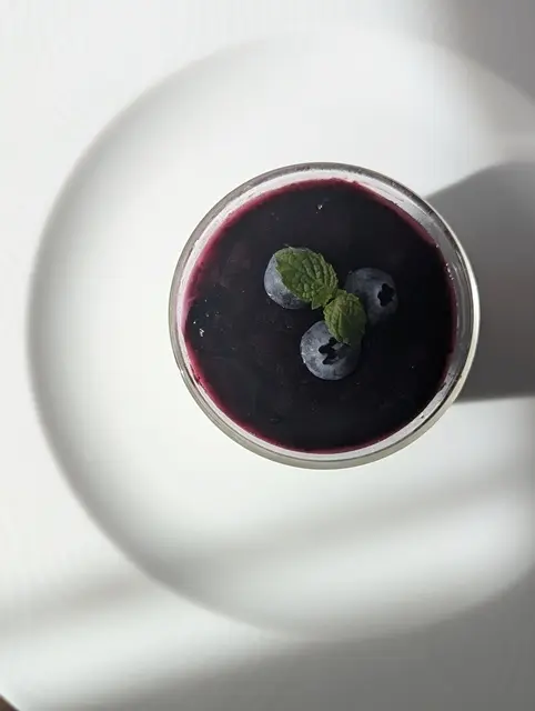 ブルーベリーソースとフレッシュブルーベリー