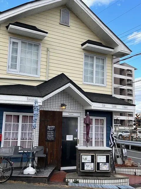 パーカー＆スニーカーコーデに“きちんと感の画像_6