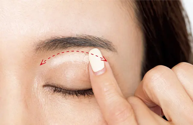 《3》小指でワイパー状にのばし下方向に広げていく