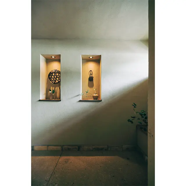 ミニマルな洗練された店内