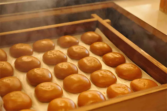 素朴だけれど、洗練されている。愛される「ふろしきまんじゅう」